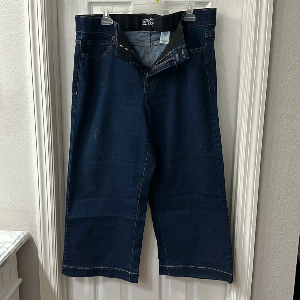 Women’s flare capris
